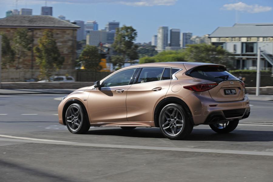  Infiniti Q30S 2.0t AWD 2016 года  (AU) (фото 11 из 26)